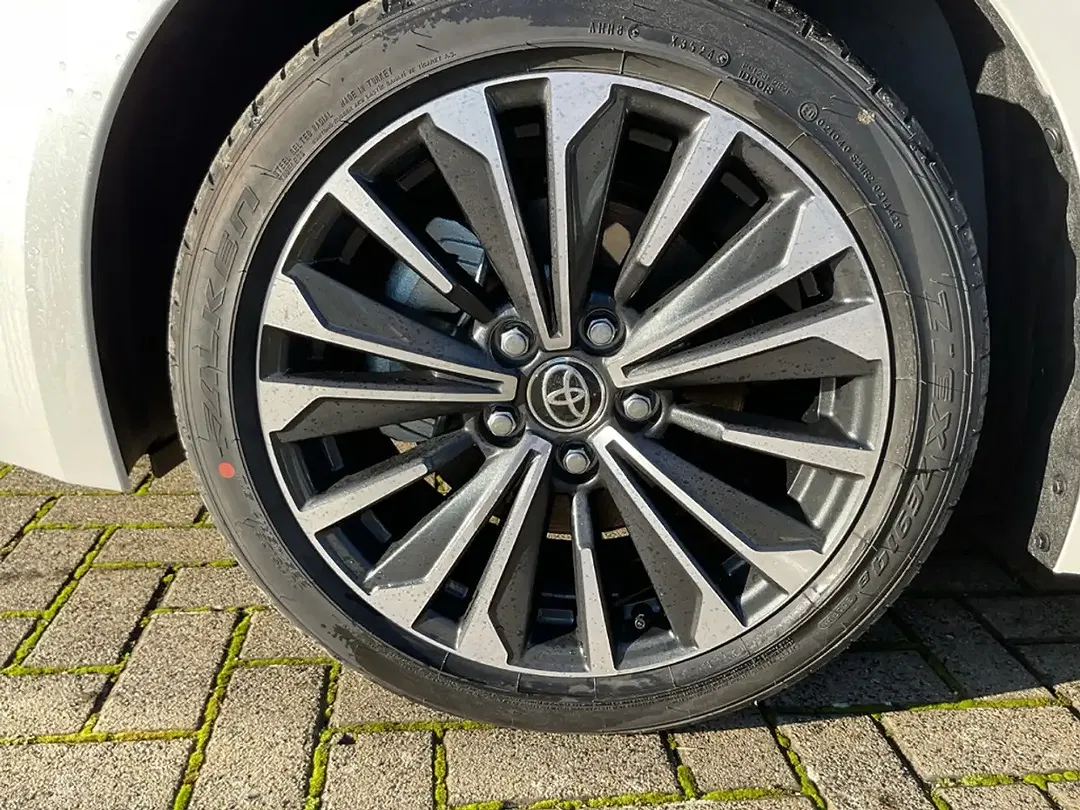Toyota Corolla - Thumbnail 6