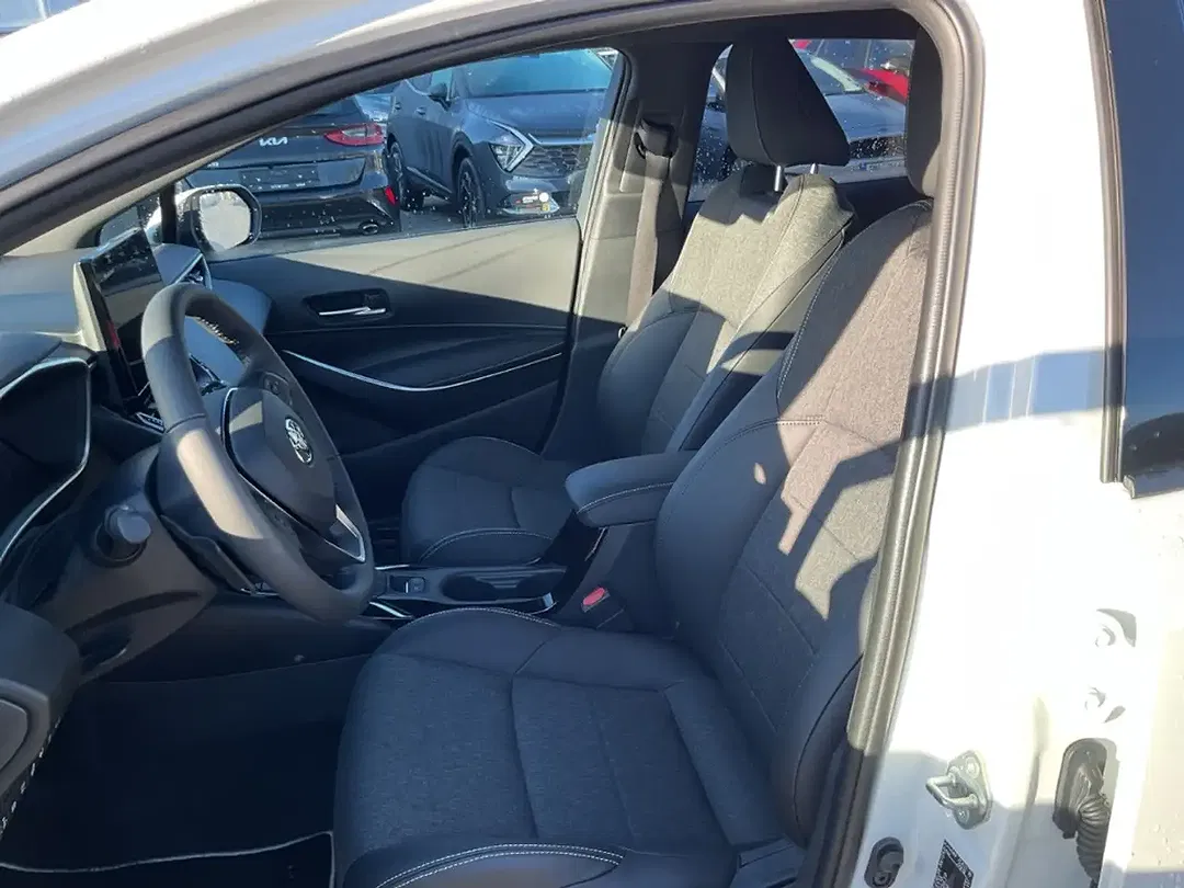 Toyota Corolla - Thumbnail 8