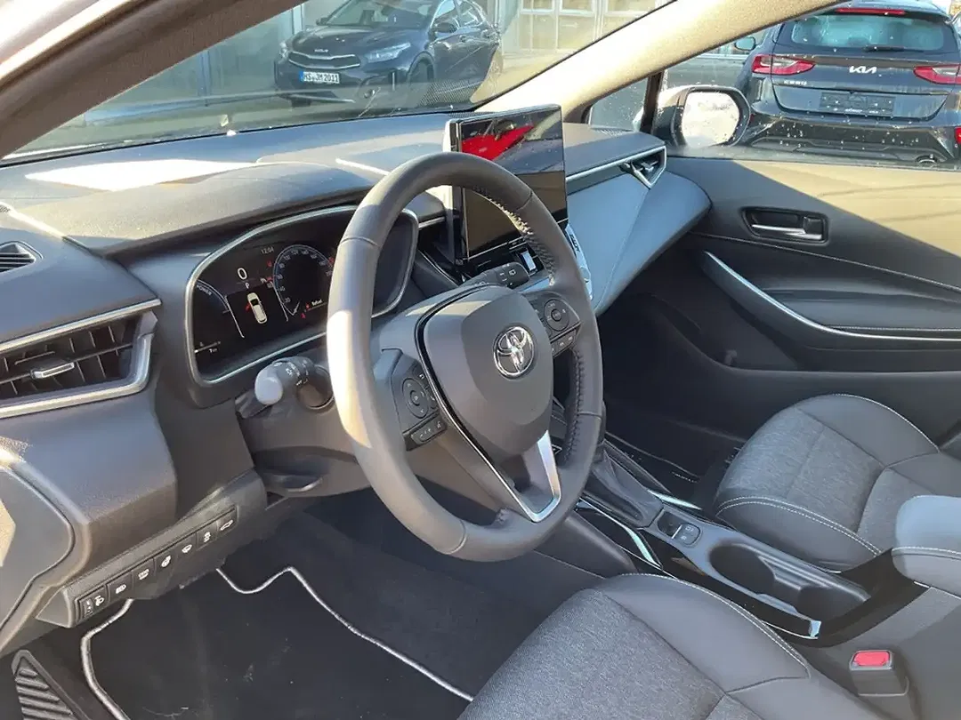 Toyota Corolla - Thumbnail 9