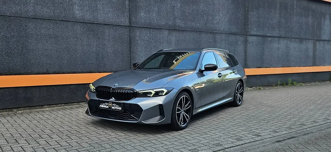 BMW 330 - Afbeelding 1