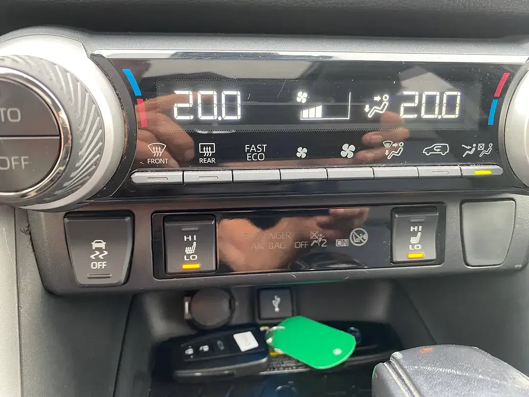 Toyota RAV 4 - Thumbnail 14