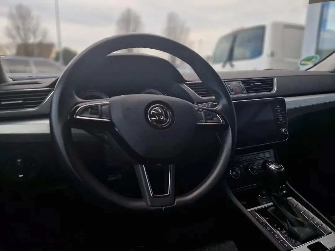 Skoda Superb - Thumbnail 8