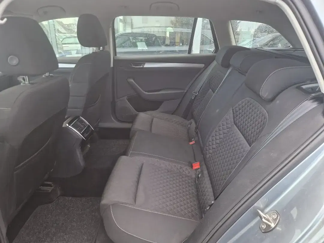 Skoda Superb - Thumbnail 9