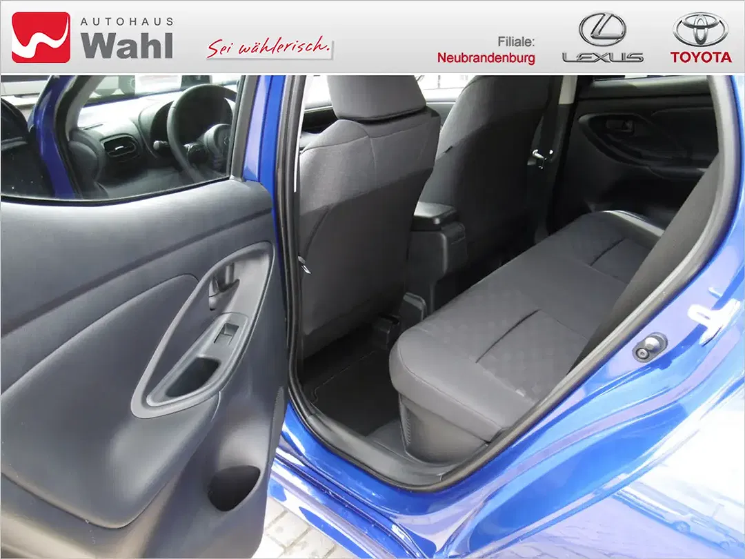 Toyota Yaris - Thumbnail 13