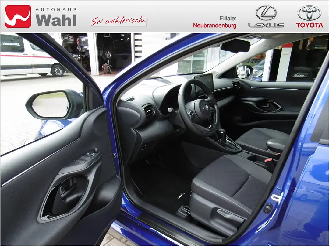 Toyota Yaris - Thumbnail 7