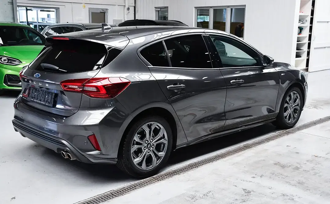 Ford Focus - Thumbnail 3