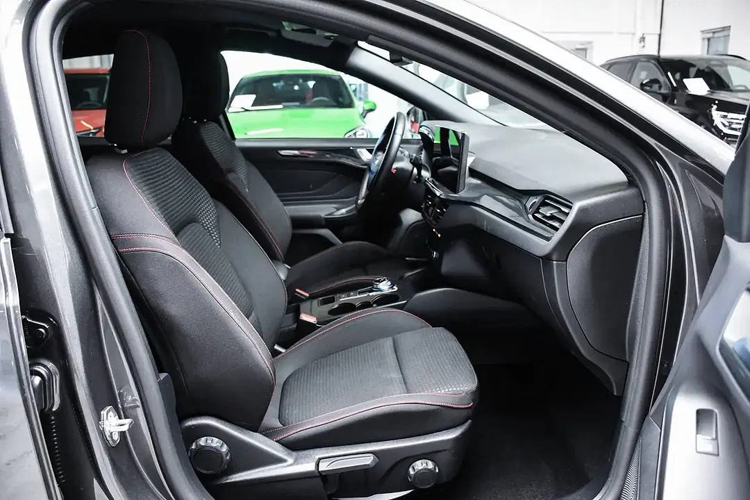 Ford Focus - Thumbnail 6