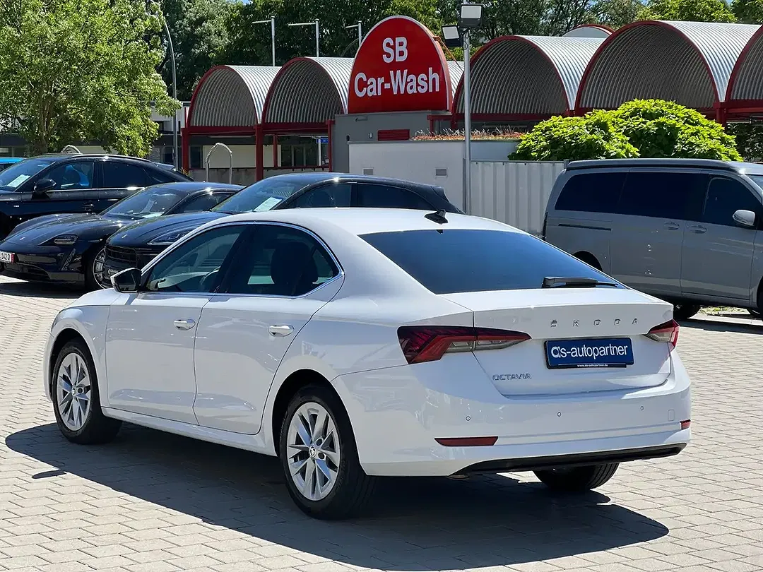 Skoda Octavia - Thumbnail 3