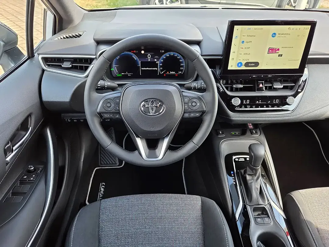 Toyota Corolla - Thumbnail 7