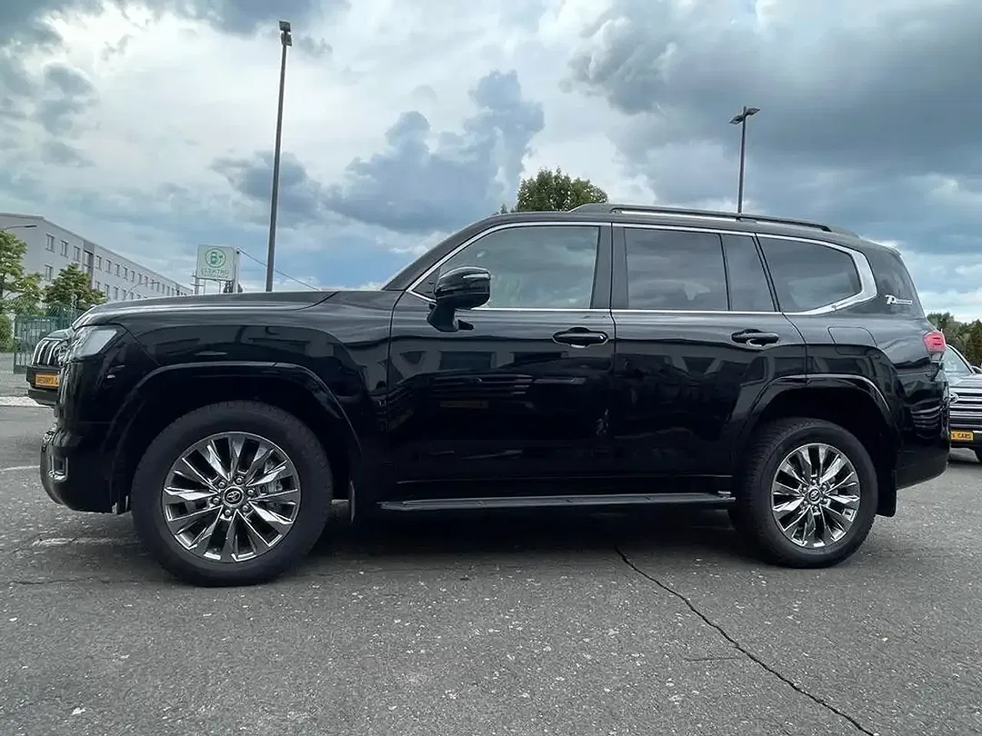 Toyota Land Cruiser - Thumbnail 4