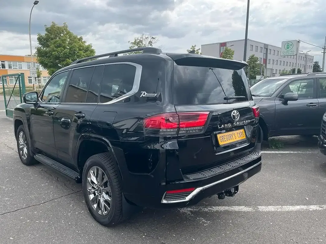 Toyota Land Cruiser - Thumbnail 5