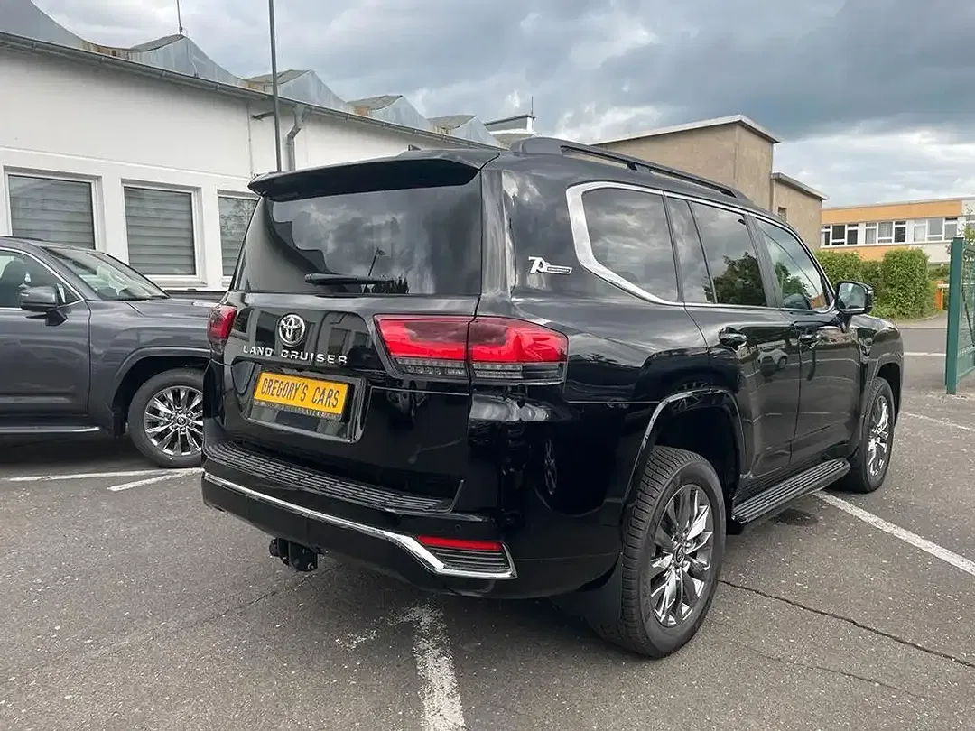 Toyota Land Cruiser - Thumbnail 7