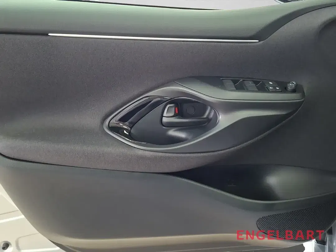 Toyota Yaris - Thumbnail 9