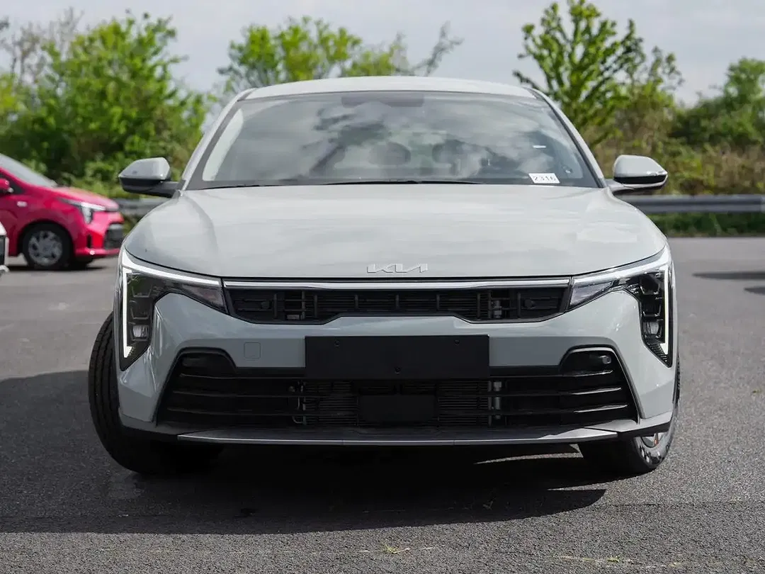 Kia K4 - Thumbnail 2