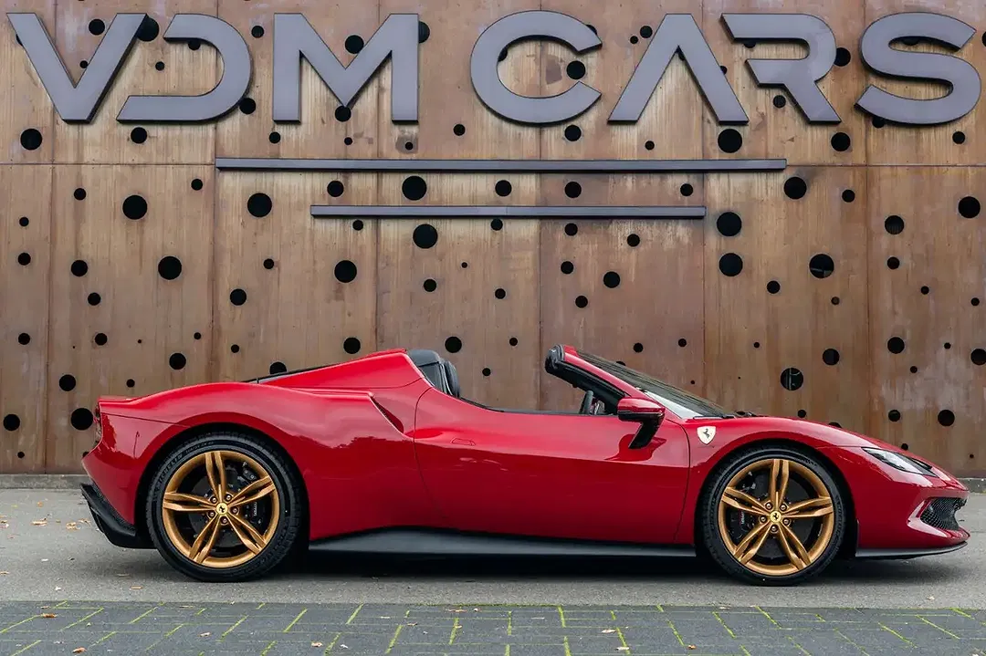 Ferrari 296 GTS - Thumbnail 8