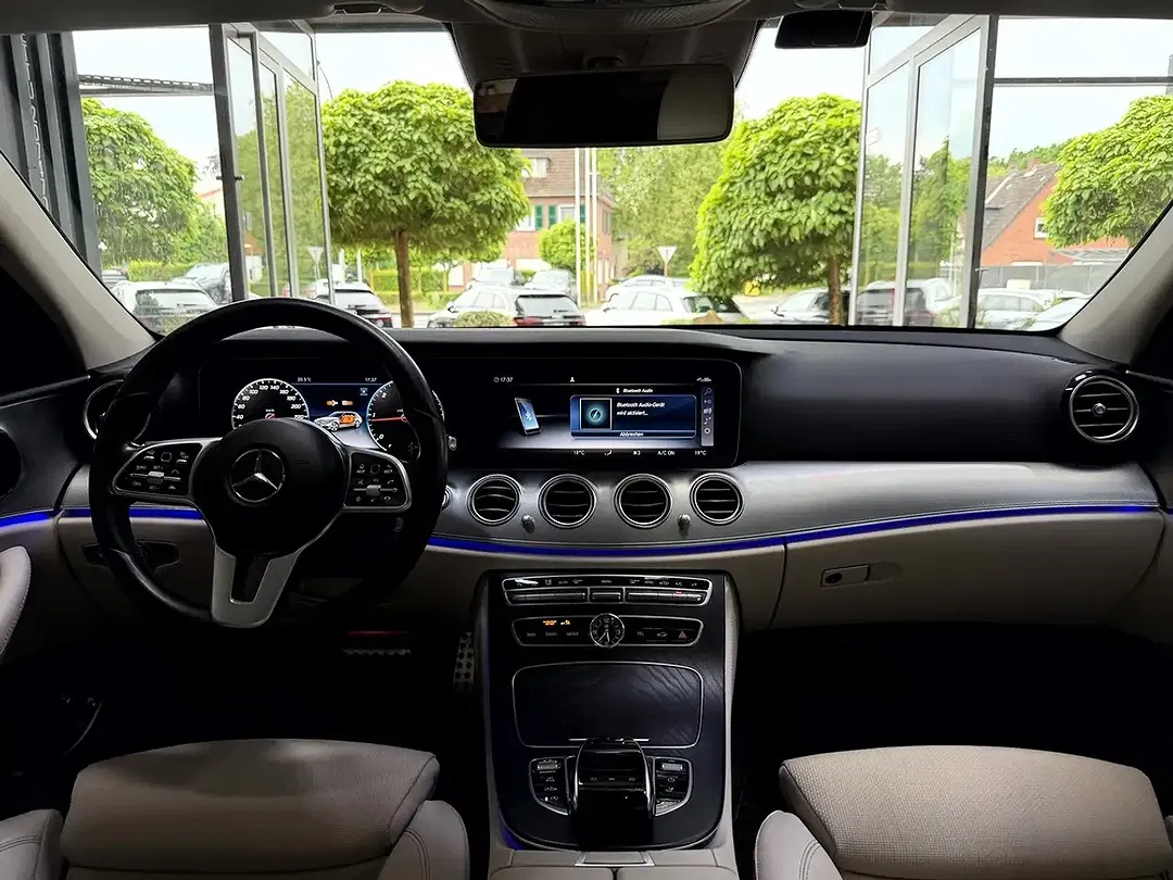 Mercedes-Benz E 200 - Thumbnail 11