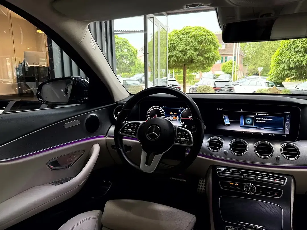 Mercedes-Benz E 200 - Thumbnail 13