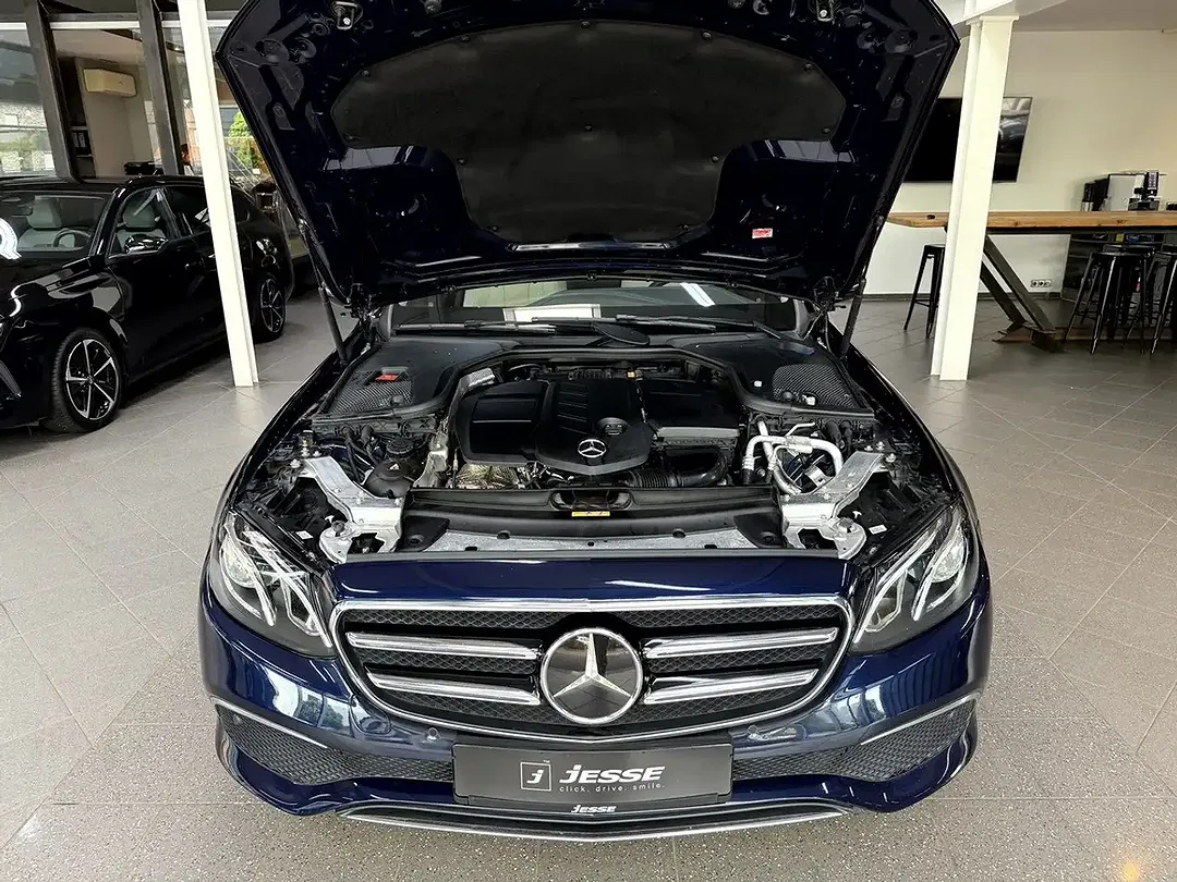 Mercedes-Benz E 200 - Thumbnail 15