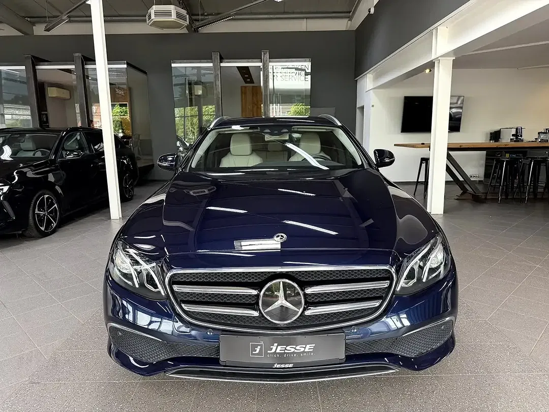 Mercedes-Benz E 200 - Thumbnail 2