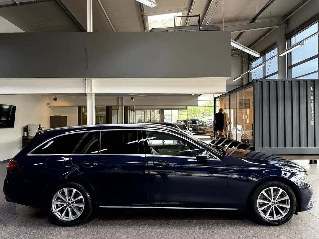Mercedes-Benz E 200 - Thumbnail 4