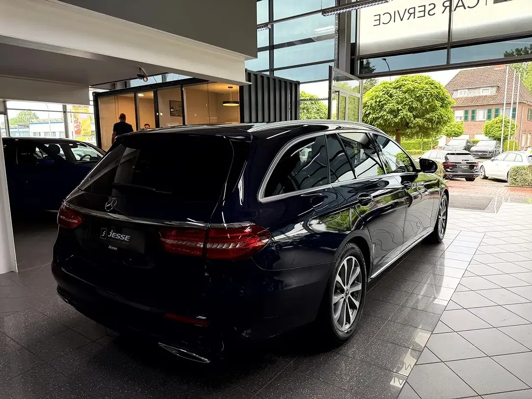 Mercedes-Benz E 200 - Thumbnail 5