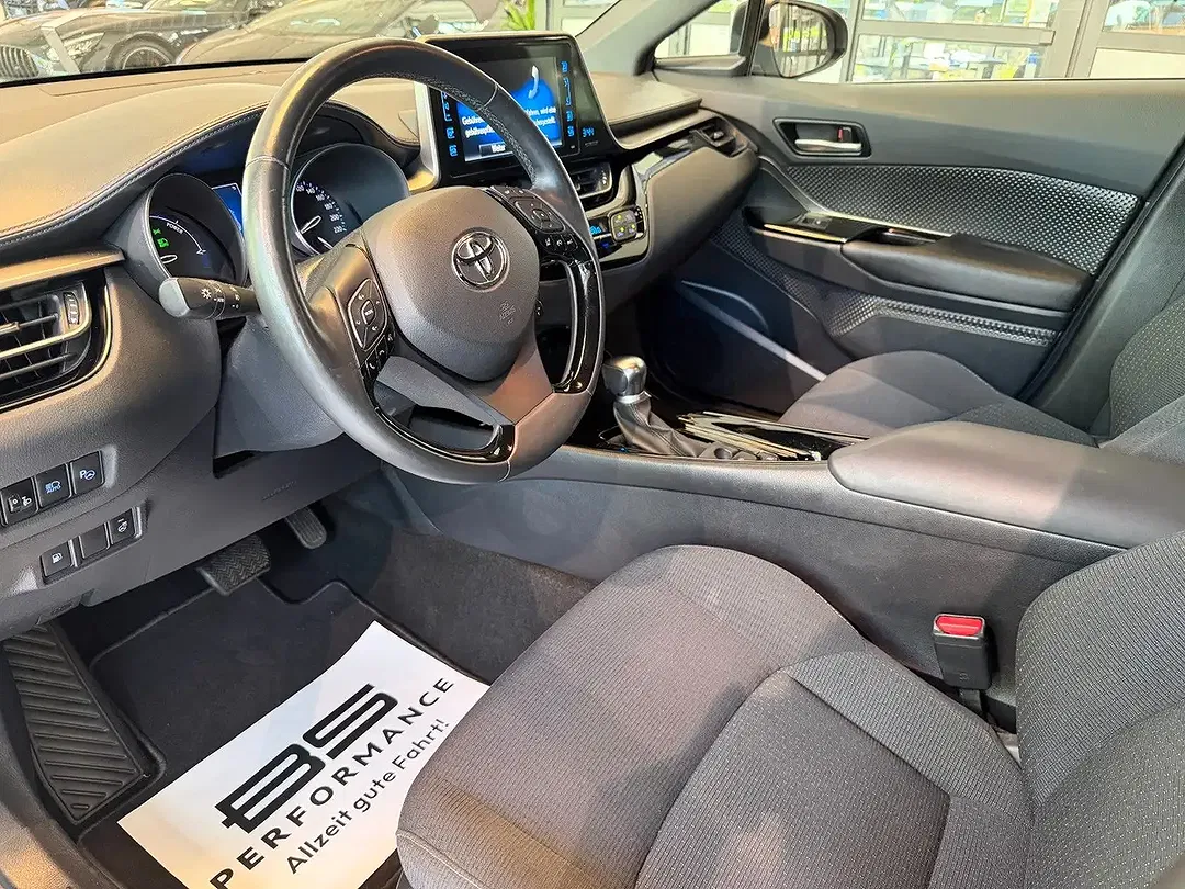Toyota C-HR - Thumbnail 10