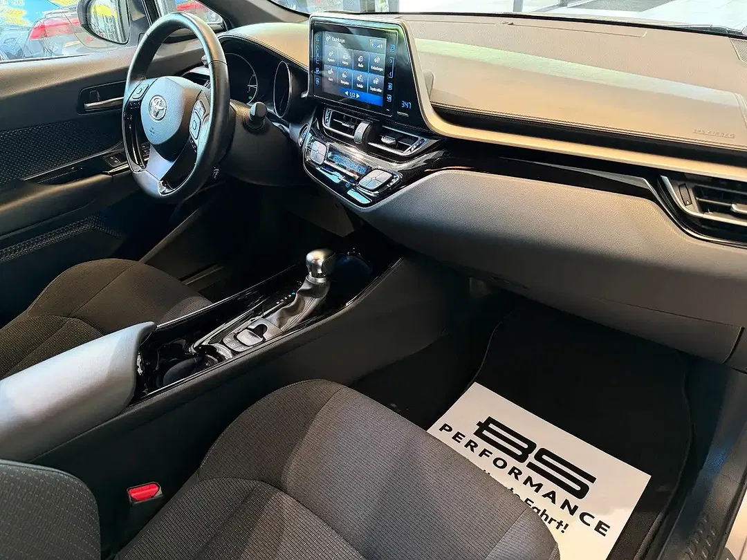 Toyota C-HR - Thumbnail 15