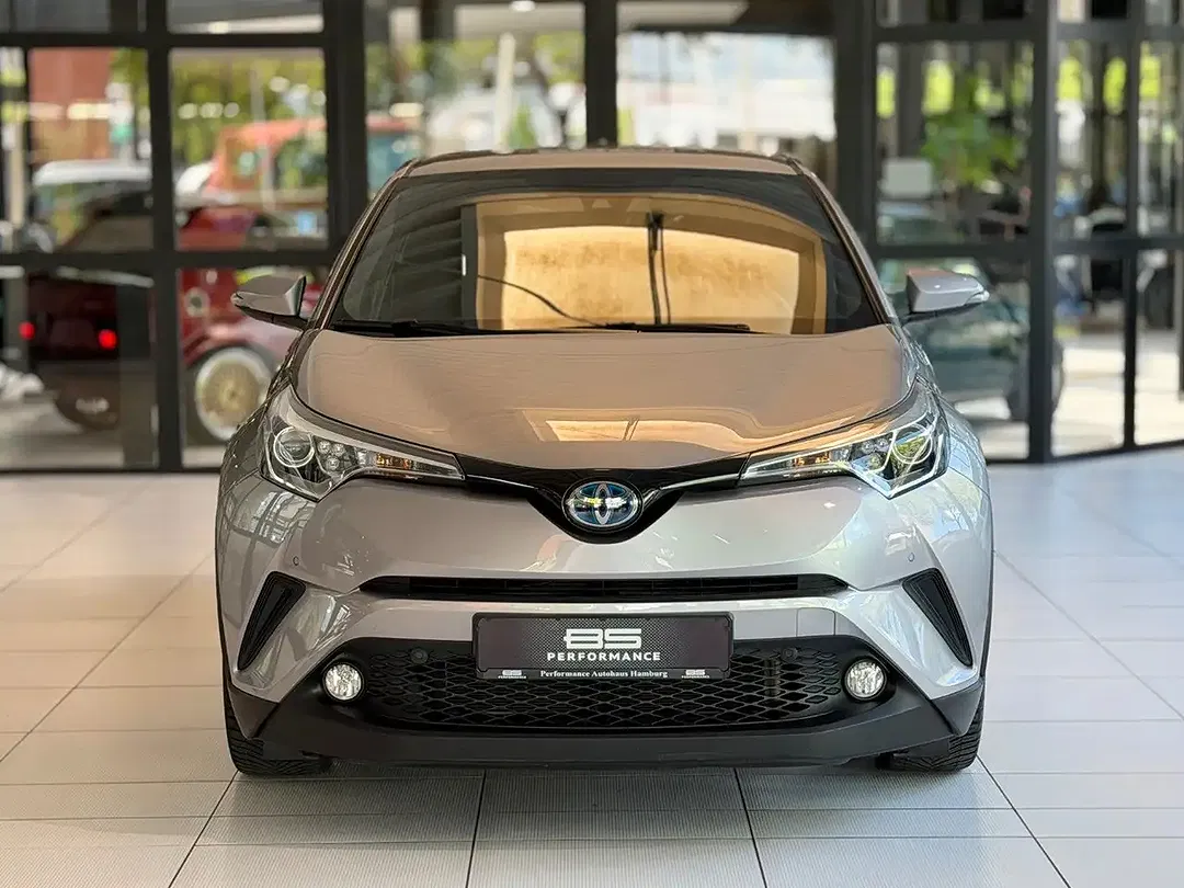 Toyota C-HR - Thumbnail 2