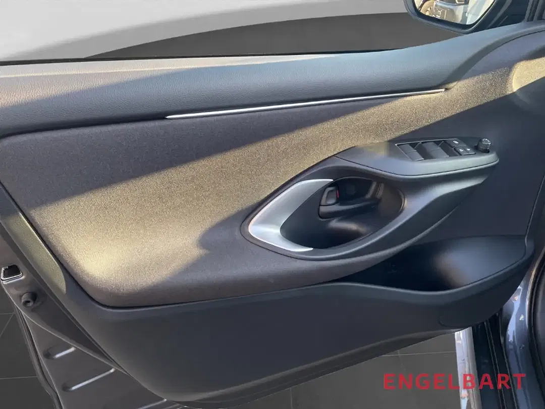 Toyota Yaris - Thumbnail 9