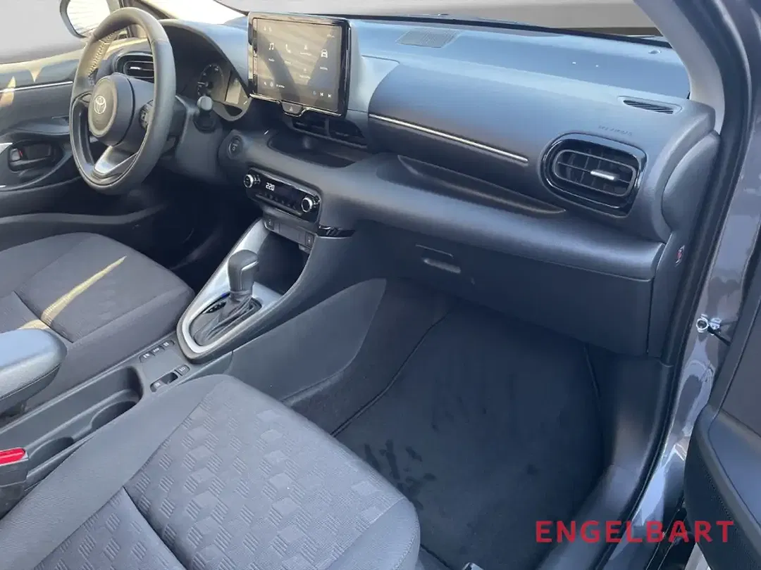 Toyota Yaris - Thumbnail 10