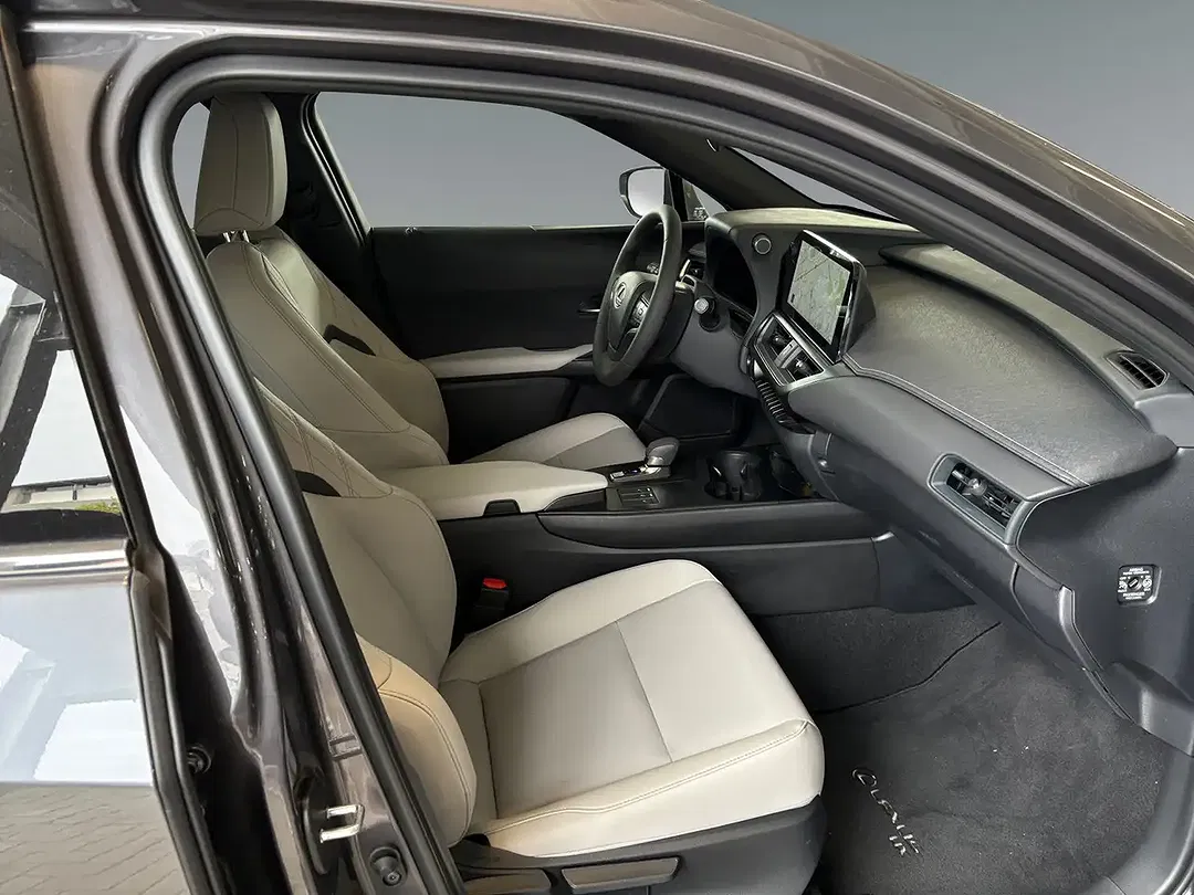 Lexus UX 300h - Thumbnail 14
