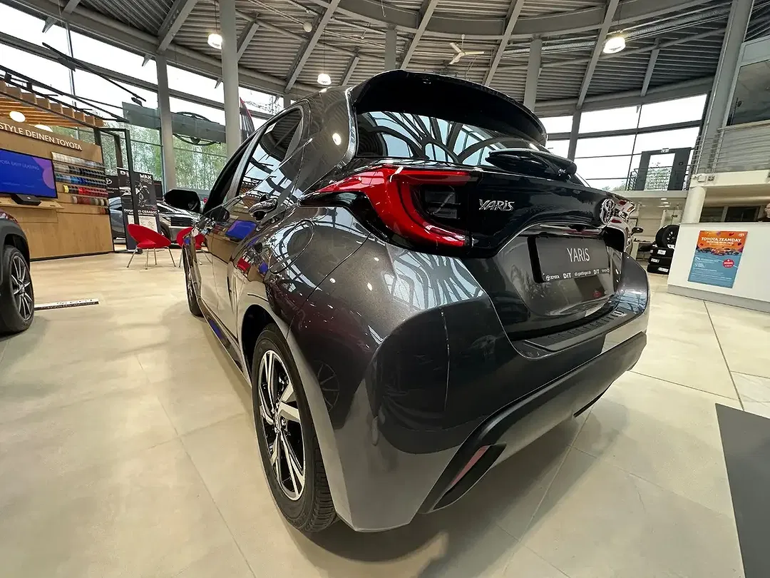 Toyota Yaris - Thumbnail 3