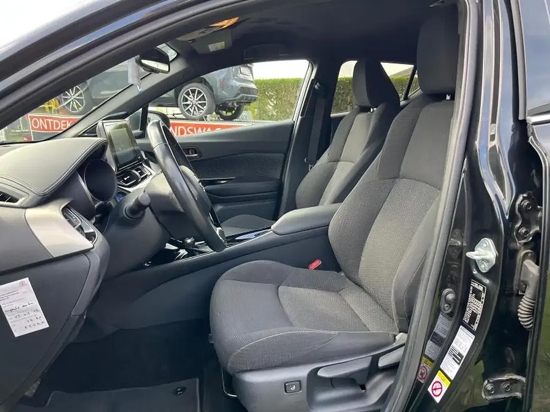 Toyota C-HR - Thumbnail 10