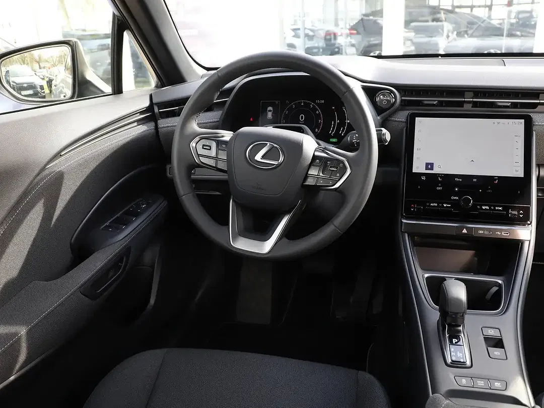 Lexus LBX - Thumbnail 9