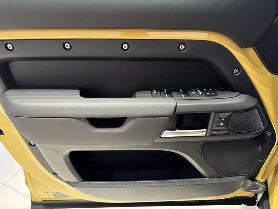Land Rover Defender - Thumbnail 10