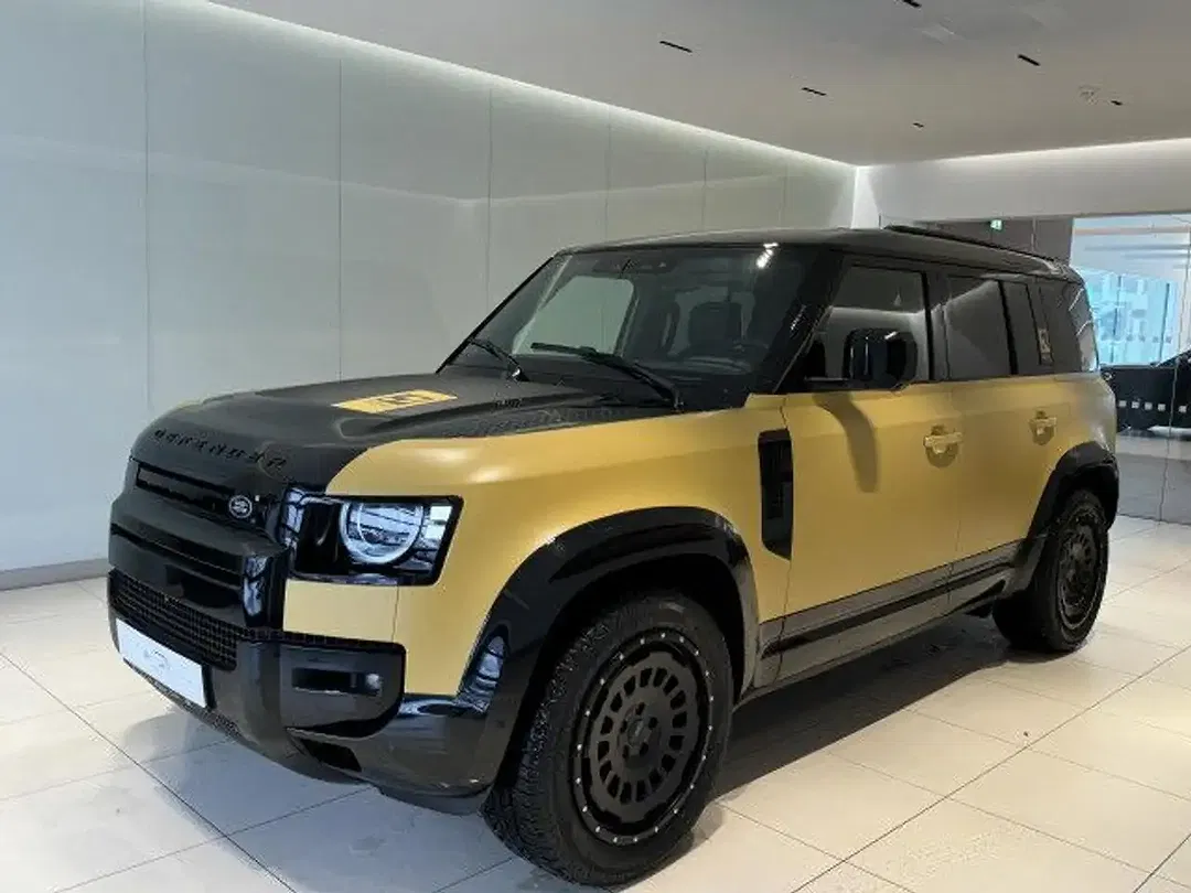 Land Rover Defender - Thumbnail 1