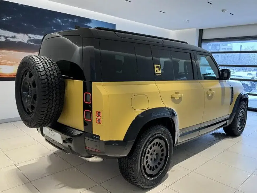 Land Rover Defender - Thumbnail 2