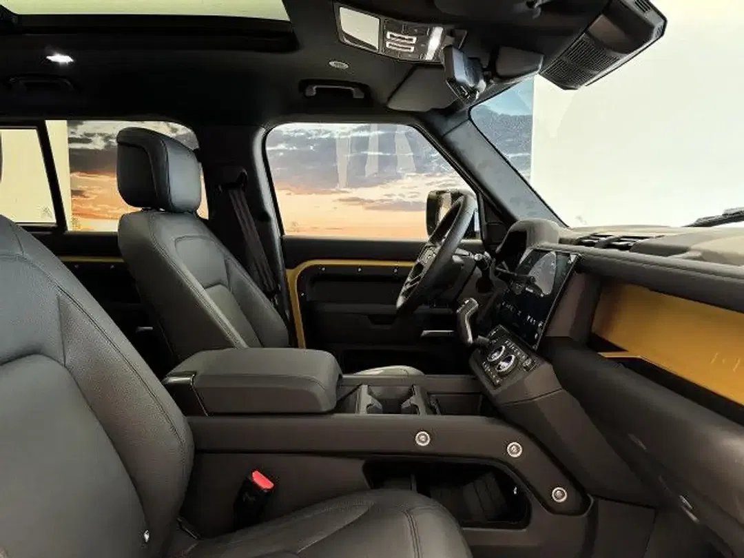 Land Rover Defender - Thumbnail 3