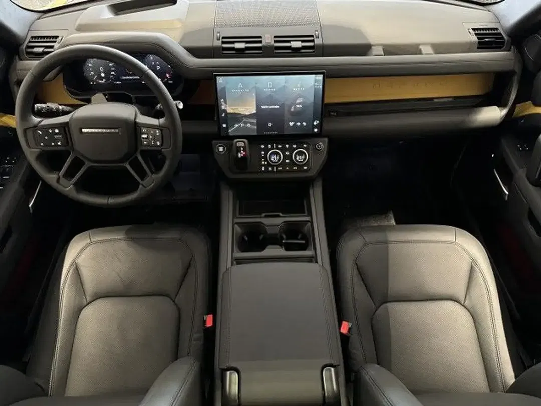 Land Rover Defender - Thumbnail 4