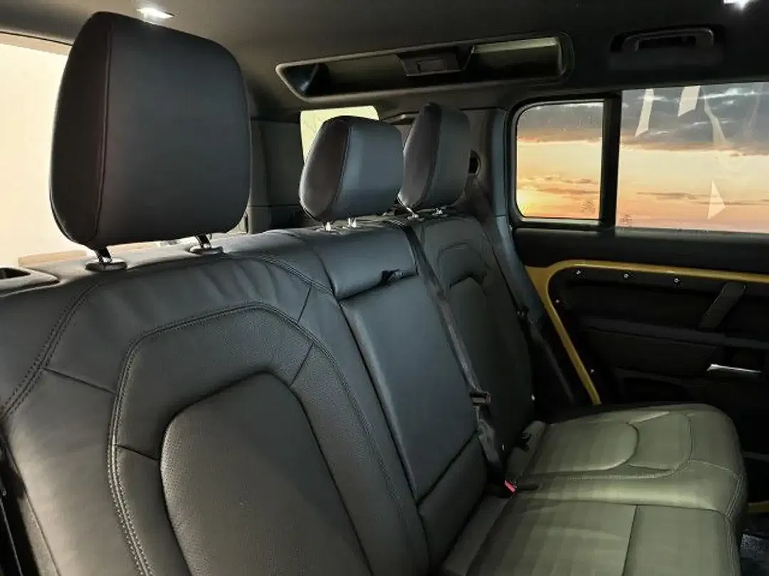 Land Rover Defender - Thumbnail 5