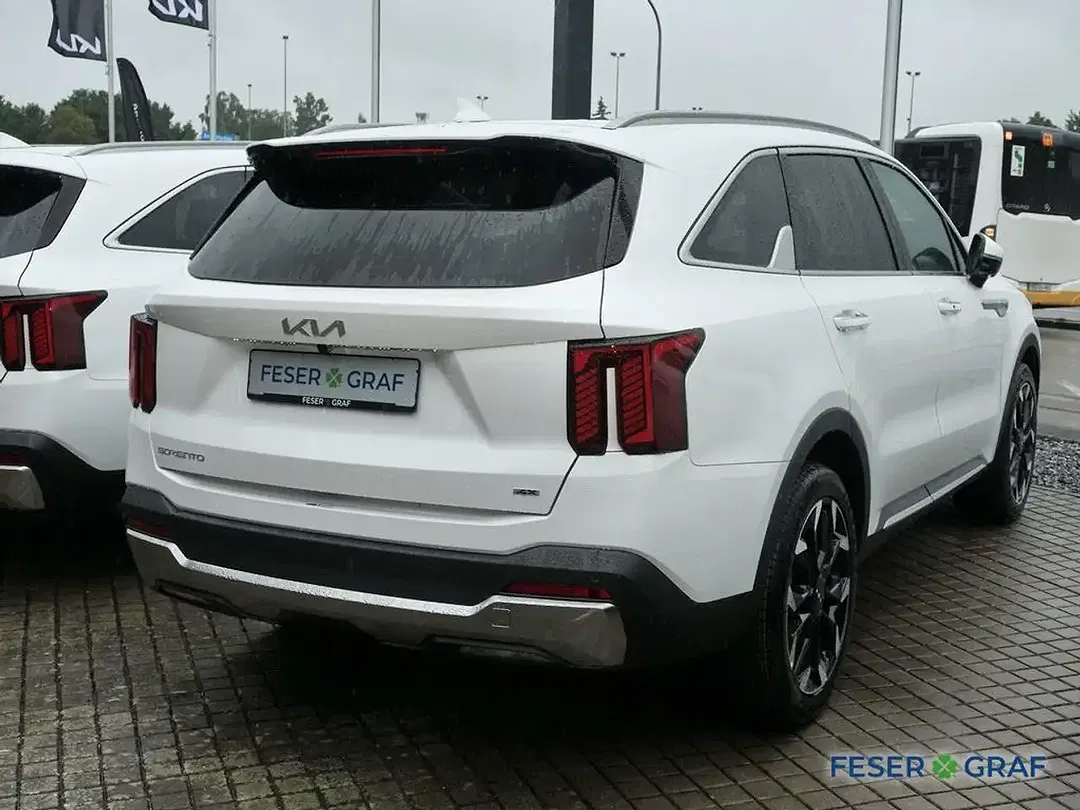 Kia Sorento - Thumbnail 2