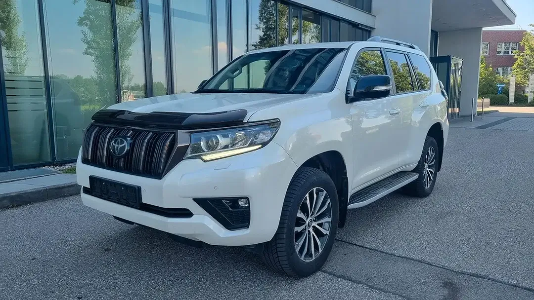 Toyota Land Cruiser - Thumbnail 1