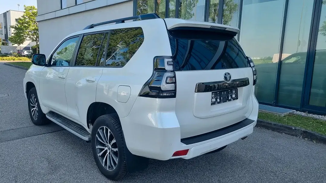 Toyota Land Cruiser - Thumbnail 4