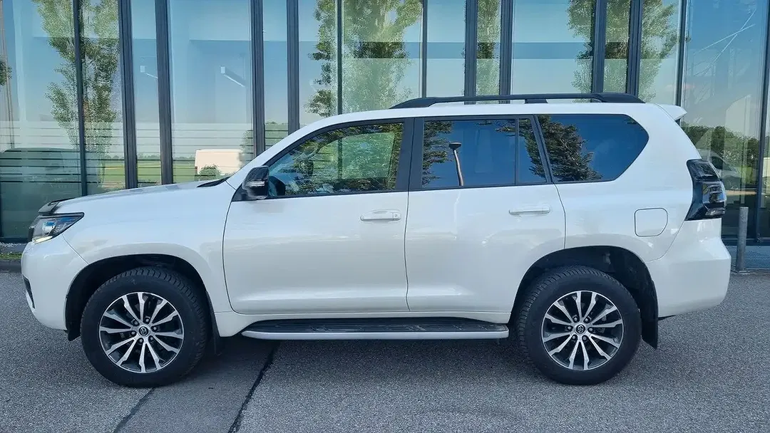 Toyota Land Cruiser - Thumbnail 5