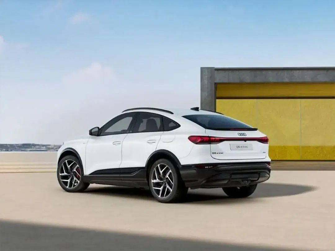 Audi Q6 e-tron - Thumbnail 1