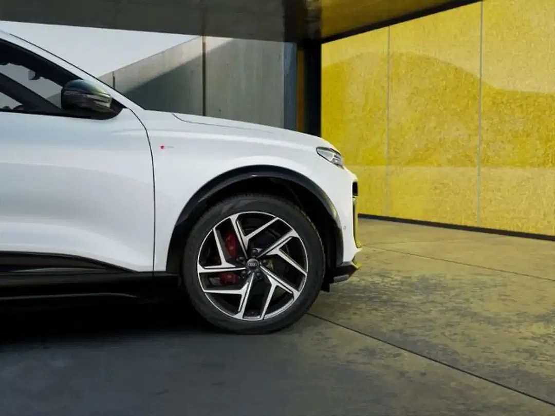 Audi Q6 e-tron - Thumbnail 6