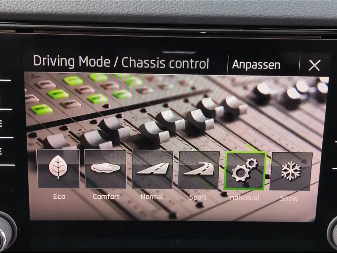 Skoda Karoq - Thumbnail 14