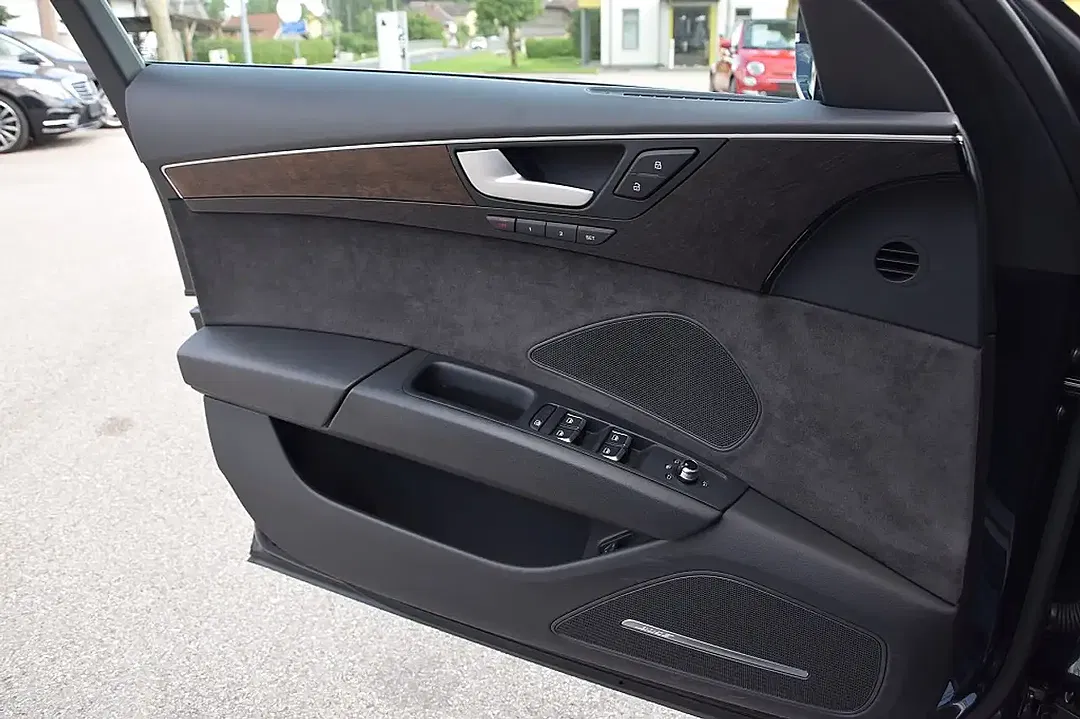 Audi A8 - Thumbnail 12