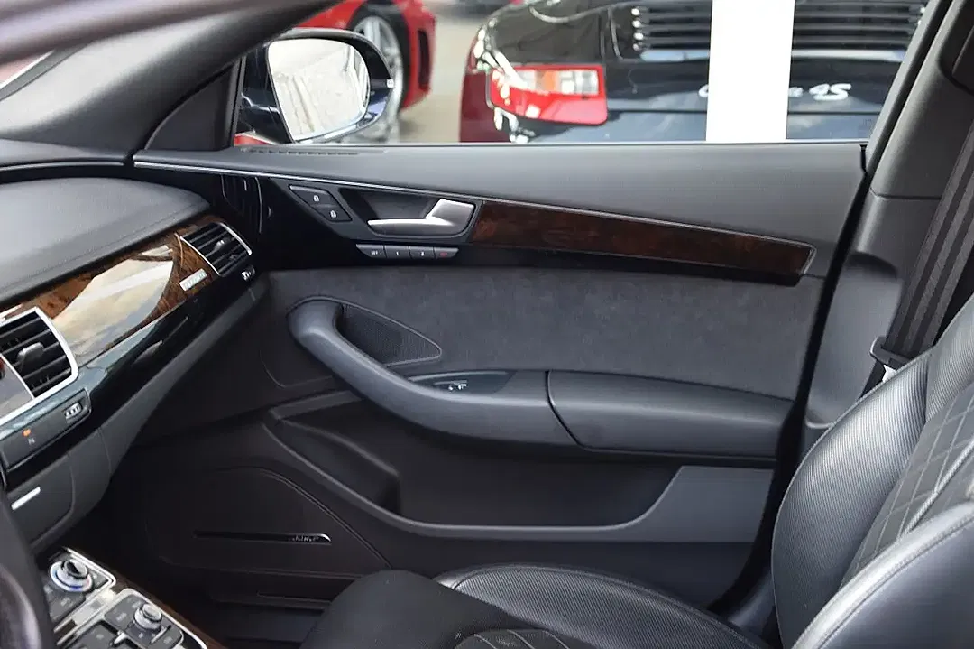 Audi A8 - Thumbnail 5