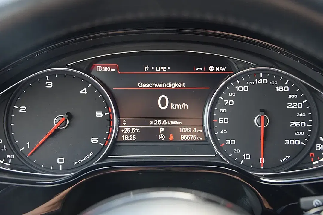 Audi A8 - Thumbnail 9